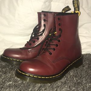 | BRAND NEW | Red, Dr. Martens Air wair